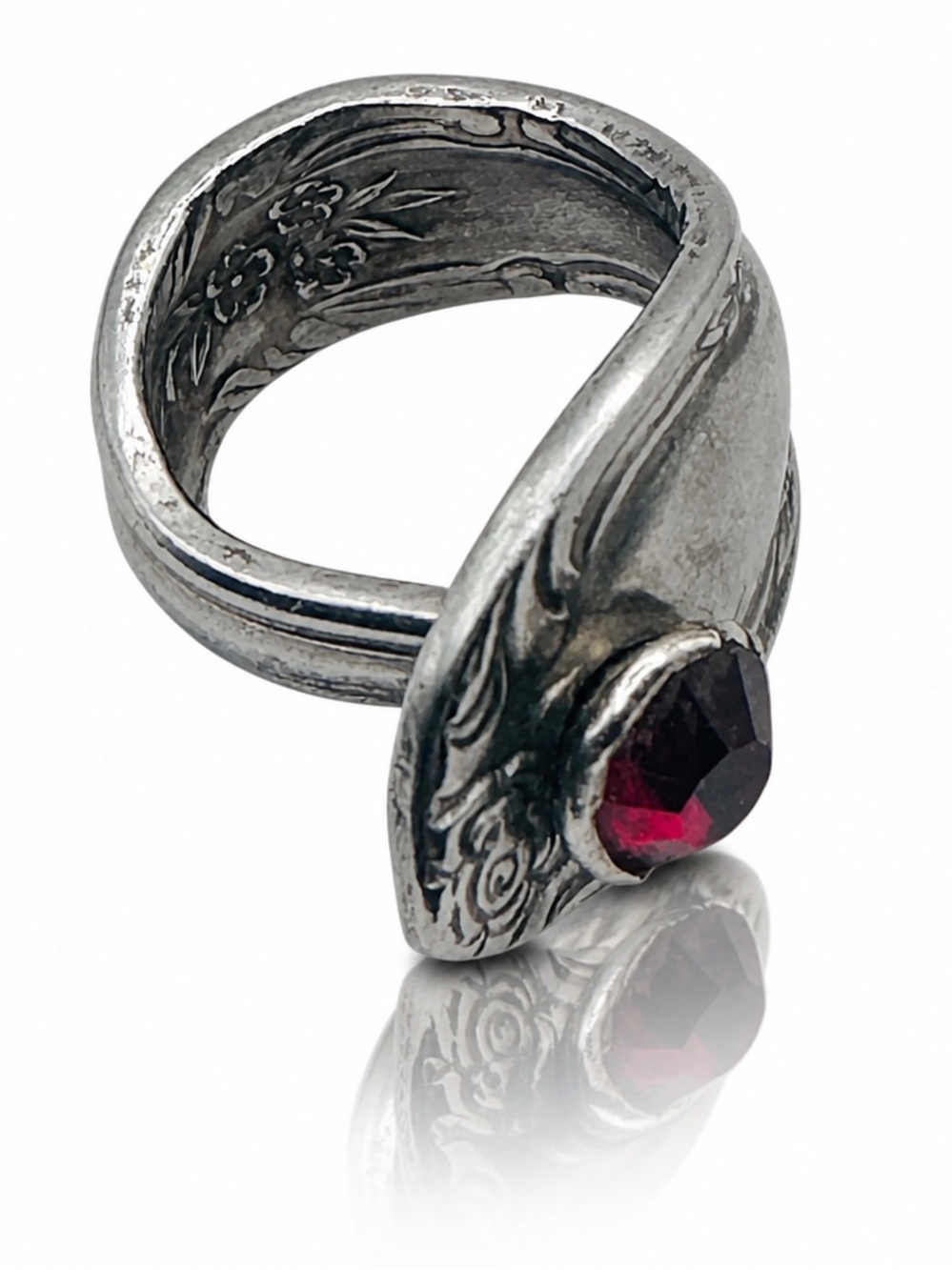Reed & Barton Spoon Ring – Red Crystal & Floral Engraved Stainless Steel, Size 7 - Picture 10 of 14